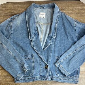 ZARA Light Wash Denim Cropped Jacket – Size L